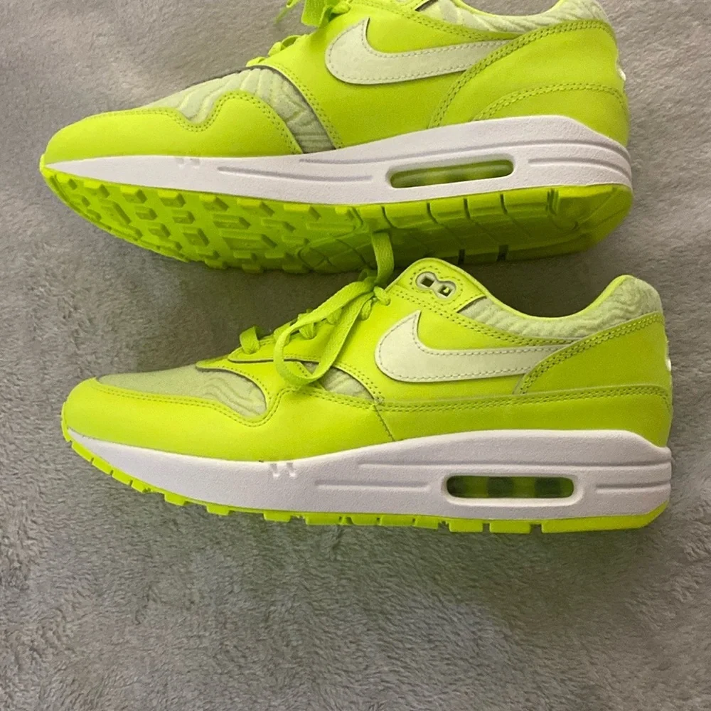Nike Air Max 1 PRM
Volt Low Topography Shoes, Mens Sz 8 - Picture 2 of 8
